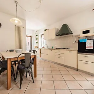  Apartment La Casa Del Borgo Con Parcheggio Italy